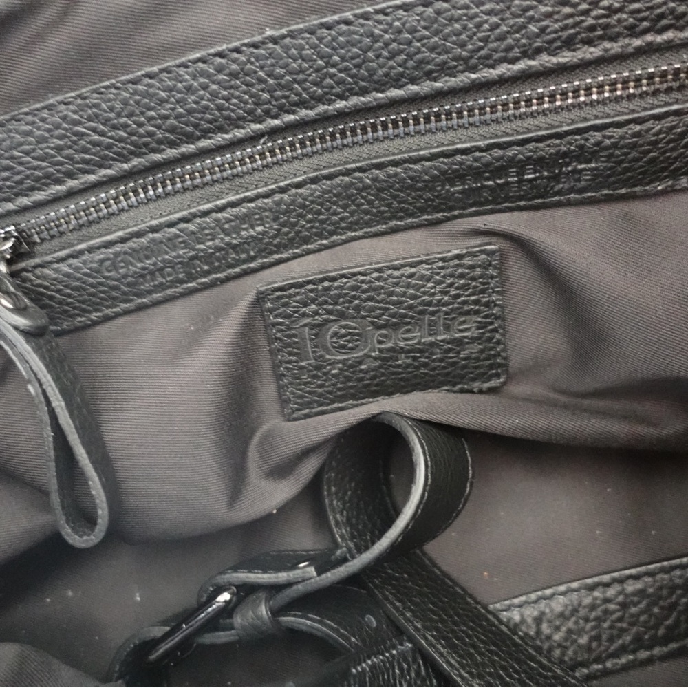 IO PELLE Black Leather Skull-Embossed crossbody bag - Picture 4 of 5